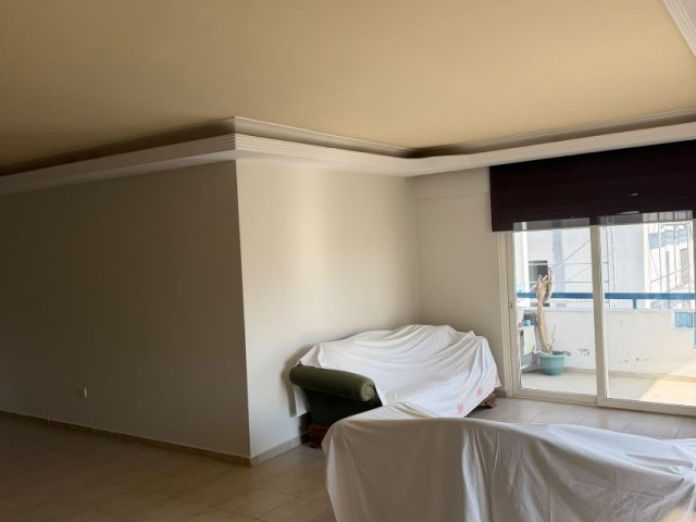 Girne Merkez 3+1 200m2 eşyasız kısmi deniz ve şehir manzaralı daire! - Fotoğraf 3
