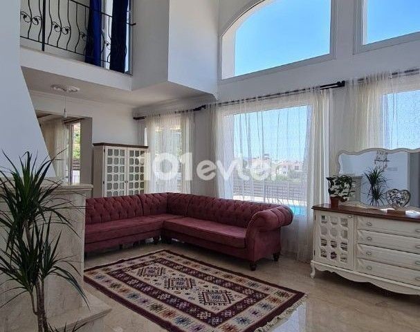 Girne Karşıyaka'da Muhteşem Dağ ve Denız Manzarallı Satılık 3+1 Villa - Fotoğraf 3