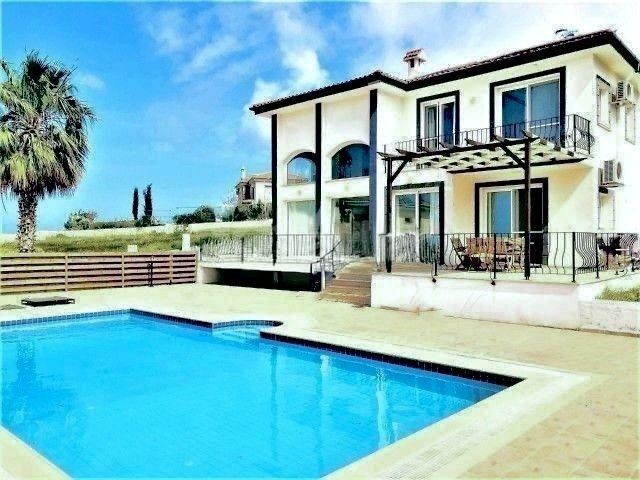 Girne Karşıyaka'da Muhteşem Dağ ve Denız Manzarallı Satılık 3+1 Villa - Fotoğraf 4