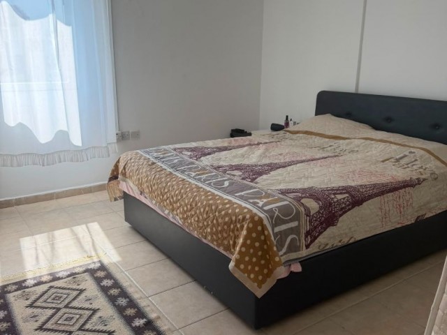 GİRNE MERKEZ’DE PRESTİJLİ SİTE İÇERİSİNDE GENİŞ 1+1