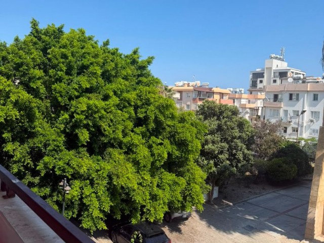 Girne Merkez’de Prestijli Site İçerisinde Geniş 1+1 - Fotoğraf 3