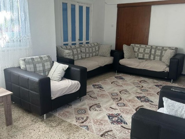 Girne Alsancak’ta 550 m² Arazi İçerisinde, Bahçeli ve Eşyalı 3+1 Satılık Kıbrıs Evi - Fotoğraf 2