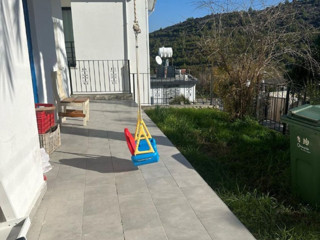 Girne Alsancak’ta 550 m² Arazi İçerisinde, Bahçeli ve Eşyalı 3+1 Satılık Kıbrıs Evi - Fotoğraf 3