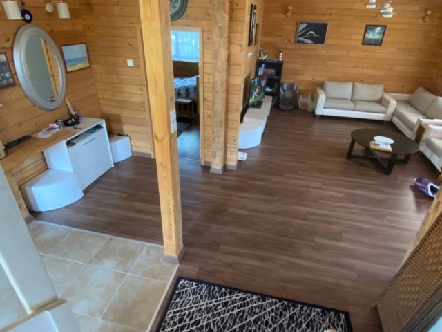 Alsancak’ta Prestijli Bölgede Eşsiz Ahşap 4+1 Villa – Geniş Arsa (1450m2), Deniz ve Dağ Manzarası - Fotoğraf 2