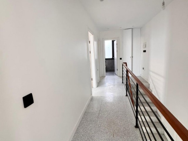 Girne Alsancak’ta 3+1 | 180 m² | Güvenlikli Site İçerisinde | Vade Farksız Satılık Lüks Villa! - Fotoğraf 2