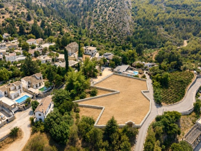 🌊 Girne Ilgaz’da Kesilmez Panoramik Deniz Manzaralı %100 İmarlı 3.990 M² Satılık Arsa - Fotoğraf 2