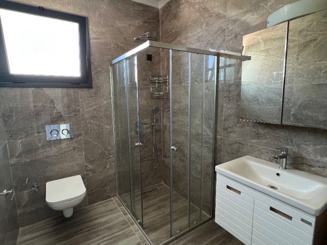 Alsancak’ta Denize 300 M, Ortak Havuzlu Sitede Satılık 2+1 & 3+1 Daireler - Fotoğraf 2