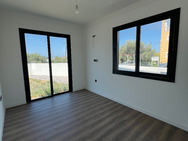 Alsancak’ta Denize 300 M, Ortak Havuzlu Sitede Satılık 2+1 & 3+1 Daireler - Fotoğraf 4