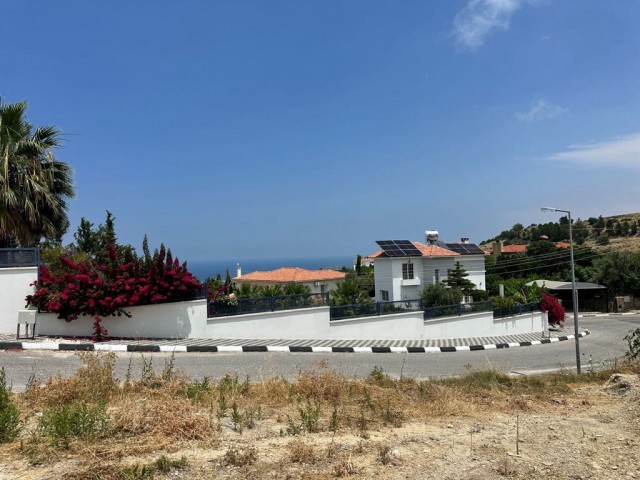 Girne Edremitte deniz manzaralı satılık arsa - Fotoğraf 2