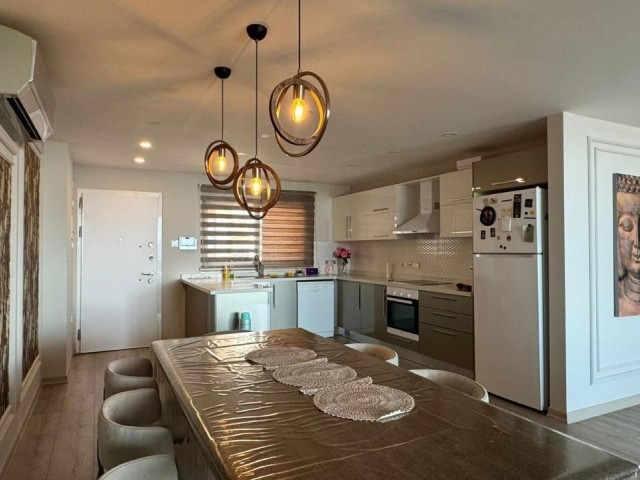 GİRNE MERKEZ’DE DENİZ MANZARALI LÜKS 3+1 DAİRE | £315,000