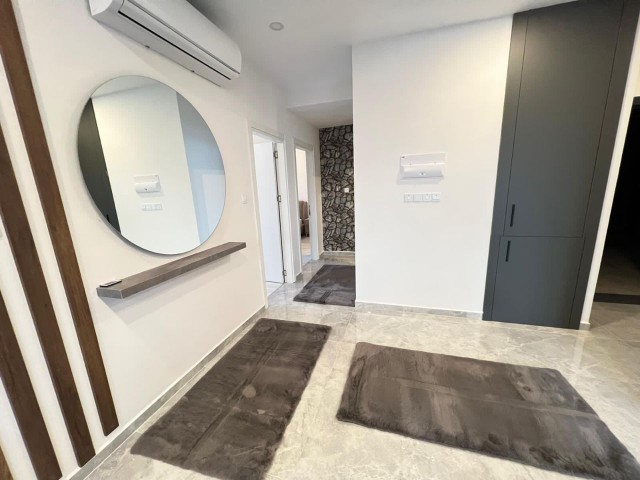 Girne Merkez’de Deniz Manzaralı Lüks Penthouse - Fotoğraf 4