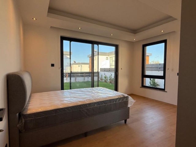 Türk Koçanlı, Havuzlu ve Geniş Arsalı Lüks 4+1 Villa | Satılık - Fotoğraf 4