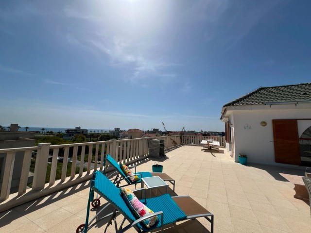 İskele Long Beach’te Deniz Manzaralı, 4 Yatak Odalı 3 Katlı Lüks Villa! (En büyük arsalardan birine sahip villa) - Fotoğraf 2