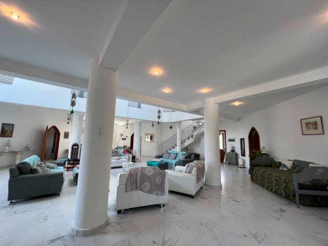 İskele Long Beach’te Deniz Manzaralı, 4 Yatak Odalı 3 Katlı Lüks Villa! (En büyük arsalardan birine sahip villa) - Fotoğraf 4