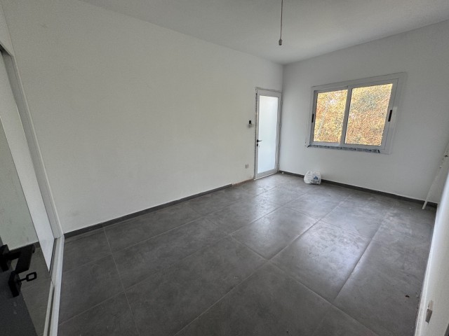 Girne Merkez`de Ana Cadde Üzerinde SATILIK 3+1 Daire