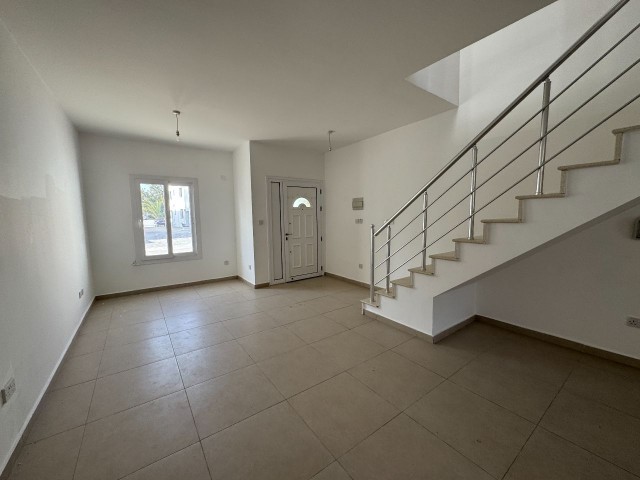 Gönyeli Bölgesinde Satılık 2+1 Dublex Daire (3+1 olmaya müsait) - Fotoğraf 3