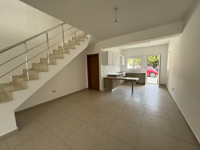 Gönyeli Bölgesinde Satılık 2+1 Dublex Daire (3+1 olmaya müsait) - Fotoğraf 4