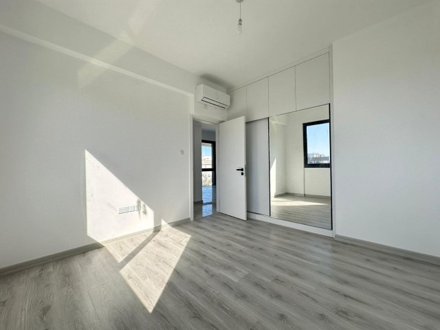 Kıbrıs Girne Merkez'de Havuzlu Site İçerisinde, Dağ ve Deniz Manzaralı Bahçe ve Teras Seçenekleri Sunan Satılık 1+1 Lüks Daireler..üstelik Uygun Ödeme Planı İle.. - Fotoğraf 2