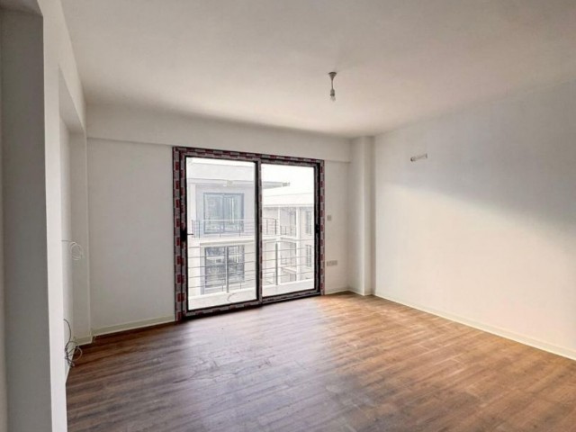 GİRNE ALSANCAK BÖLGESİNDE HAVUZLU SİTE İÇERİSİNDE TAŞINMAYA HAZIR SATILIK 1+1 DAİRE