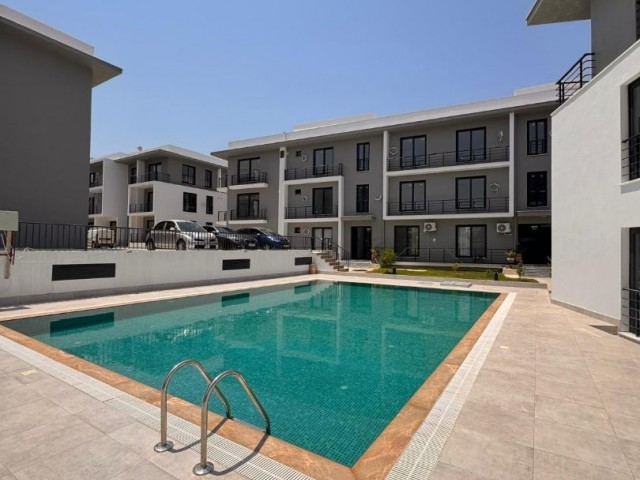 Girne Alsancak Bölgesinde Havuzlu Site İçerisinde Taşınmaya Hazır Satılık 1+1 Daire - Fotoğraf 2