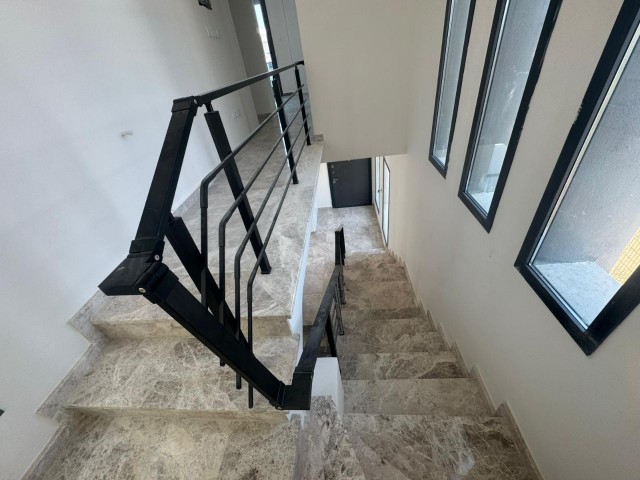 Kıbrıs Girne Çatalköy Bölgesinde Hemen Taşınmaya Hazır, Özel Havuzlu Dağ ve Deniz Manzaralı, Faizsiz Elden Ödeme İmkanlarıyla Satılık 4+1 Villalar - Fotoğraf 3