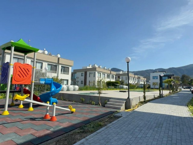 Kıbrıs Girne Alsancak Bölgesinde Havuzlu Site İçerisinde, Dağ ve Deniz Manzaralı, Bahçe Katı Veya Teras Seçenekleri Sunan Satılık 2+1 Lüks Daireler!! Üstelik Uygun Ödeme Planlarıyla.. - Fotoğraf 2