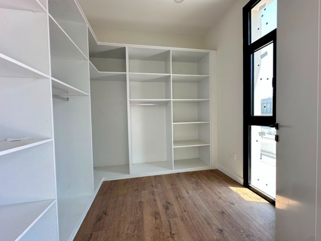 KIBRIS GIRNE ALSANCAK BÖLGESINDE, YÜZME HAVUZLU LÜKS 3+1 YENI VILLA SATILIKTIR