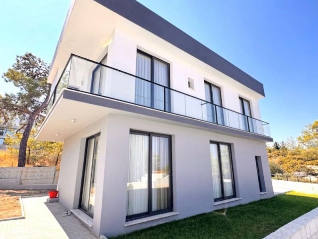 KIBRIS GİRNE ÇATALKÖY DE ŞÖMİNELİ, ÖZEL HAVUZLU SATILIK 4+1 VİLLA