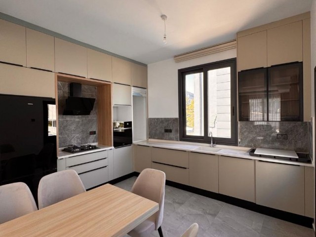 Kıbrıs Girne Çatalköy de Şömineli, Özel Havuzlu Satılık 4+1 Villa - Fotoğraf 3