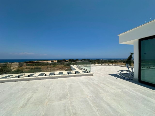 Girne Lapta’da Satılık 4+1 Özel Havuzlu Deniz ve Dağ Manzaralı Villa - Fotoğraf 3