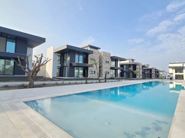 Kıbrıs Girne Alsancak Bölgesinde Havuzlu Site İçerisinde Dağ ve Deniz Manzaralı Bahçe ve Teras Seçenekleri İle Satılık 2+1 Lüks Daireler ..üstelik Uygun Ödeme Planlarıyla.. - Fotoğraf 2