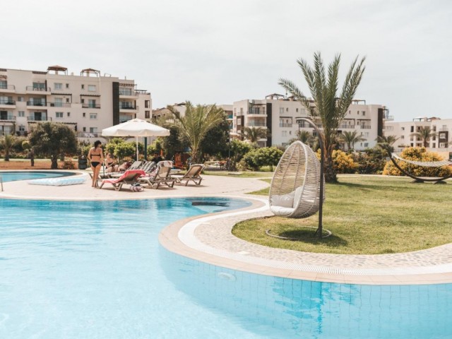 Bafra'da,deniz Manzaralı,geniş Teraslı,özel Plajı Olan Sitede 3+1 Satılık Daire - Fotoğraf 2
