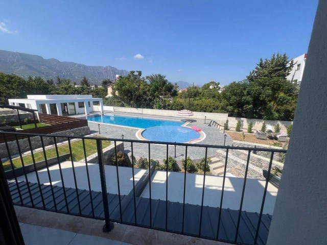 Girne - Karaoğlan'da Ortak Havuzlu 4+1 Villa !! - Fotoğraf 2