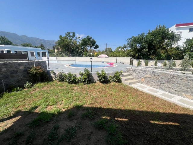 Girne - Karaoğlan'da Ortak Havuzlu 4+1 Villa !! - Fotoğraf 4