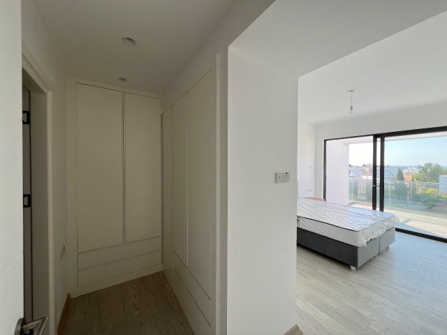 Satılık 2+1 Penthouse, Esentepe | Birinci Sırada · Panoramik Deniz Manzarası · Çatı Terası - Fotoğraf 4