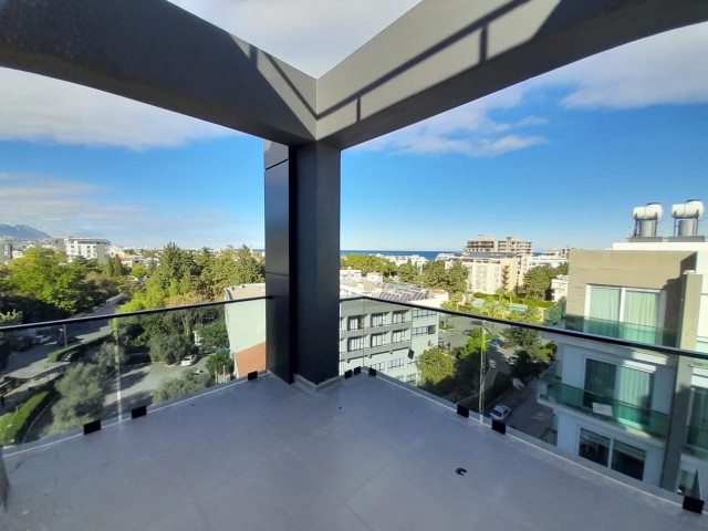 GİRNE MERKEZDE DAĞ VE DENİZ MANZARALI 2+1 PENTHOUSE !!