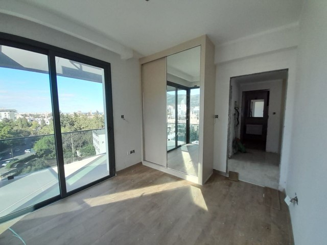 Girne Merkezde Dağ ve Deniz Manzaralı 2+1 Penthouse !! - Fotoğraf 4