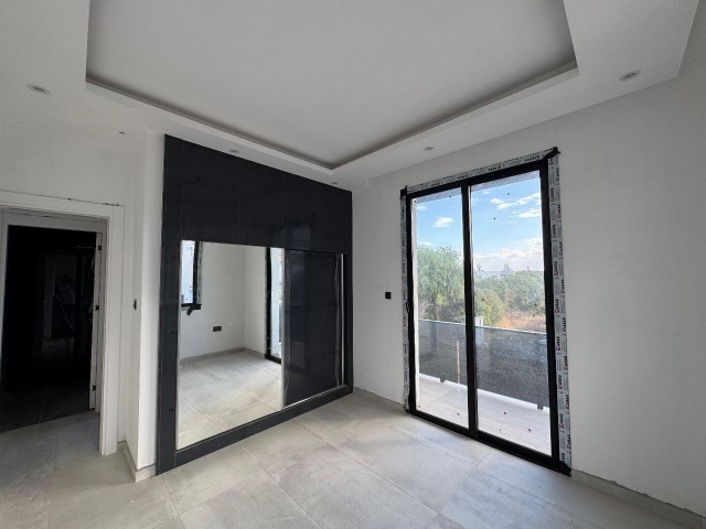Karşıyaka’da Havuzlu Sitede Satılık 2+1 Sıfır Daire - Fotoğraf 2
