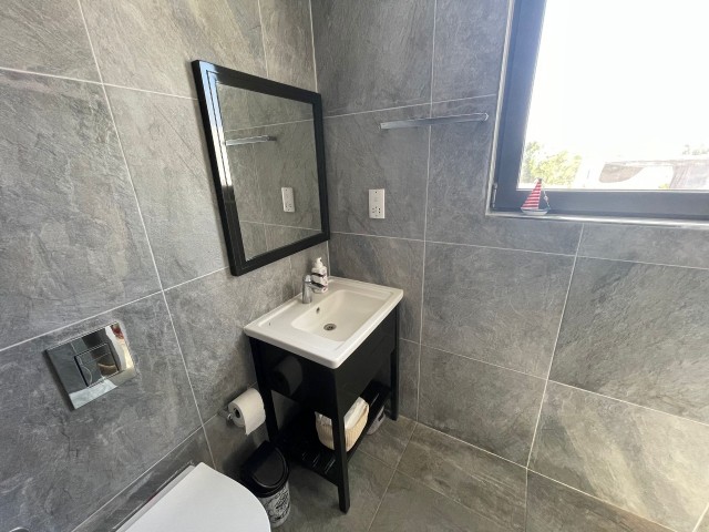 Satılık - Denize 3 Dakika Mesafede, Güneş Panelli 3+1 Bungalov – Bahçeli, Girne - Fotoğraf 4
