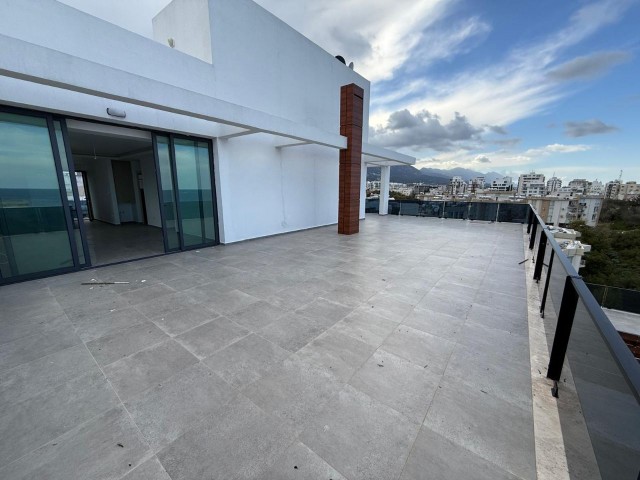 Girne'nin Merkezinde 360 Dereceli - Dağ ve Deniz Manzaralı 3+1 Daire !! - Fotoğraf 2