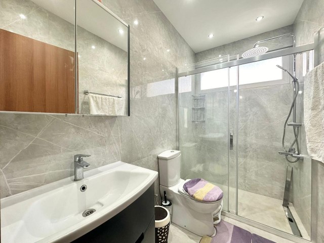 Doganköy, Girne’de özel bahçeli ve geniş teraslı modern SATILIK 3+1 daire