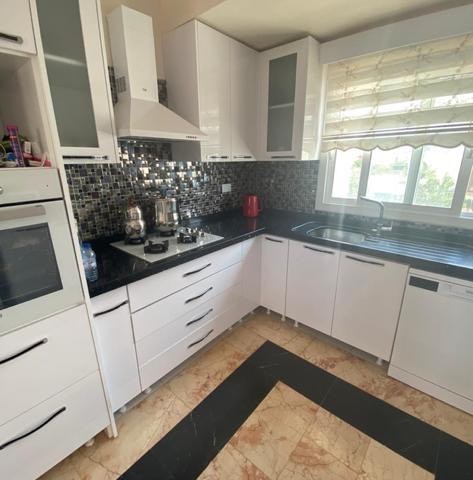 İskele Bahçeler'de 5+1 Villa - Fotoğraf 2