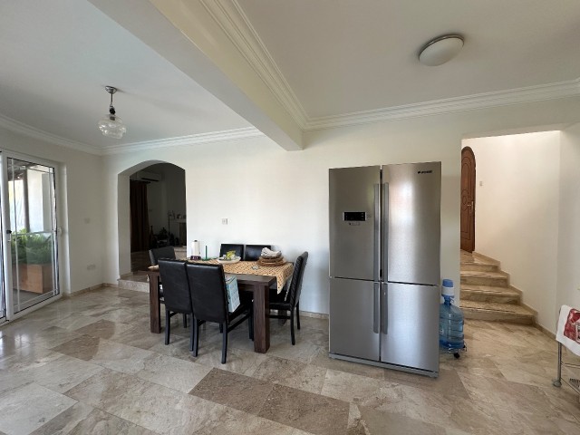 Denize yürüme mesafesinde 4+1 villa - Fotoğraf 2