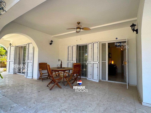 Girne Ozanköy'de Deniz ve Şehir Manzaralı 3+1 Bungalow Satılık!