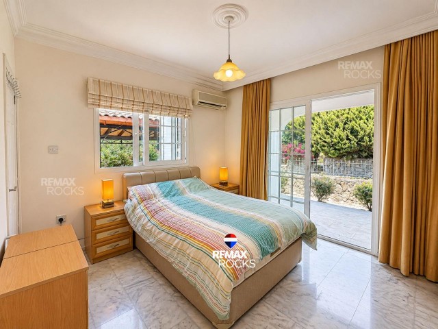 Girne Ozanköy'de Deniz ve Şehir Manzaralı 3+1 Bungalow Satılık! - Fotoğraf 2
