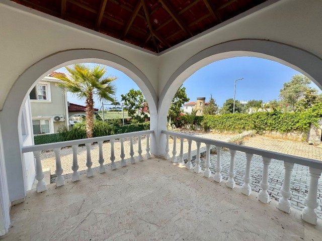 Girne Esentepe'de Deniz ve Dağ Manzaralı Konforlu Müstakil Ev - Fotoğraf 3
