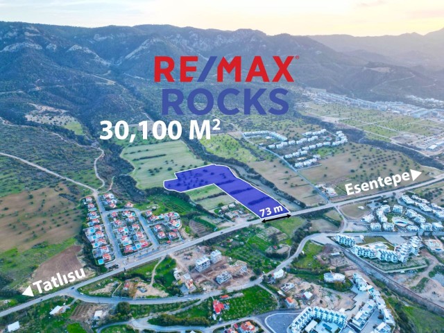 Satılık Yatırımlık Arazi – Küçük Erenköy / KKTC 🔹 Dağ ve Deniz Manzaralı | Anayol Cepheli | Denize 300 Metre - Fotoğraf 2