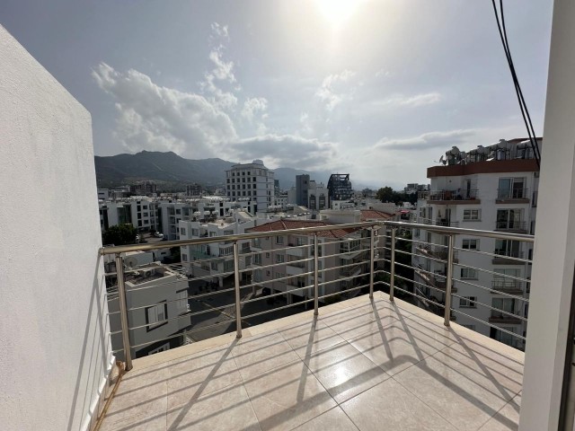 Kıbrıs Girne Merkez de Satılık Eşyalık 2+1 Daire - Fotoğraf 2