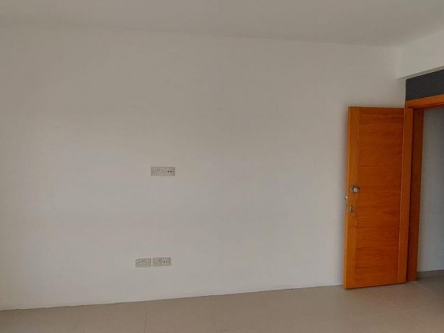 Daire Takasına Açık !!gazimağusa Themis Center Satılık Ofis - Fotoğraf 3