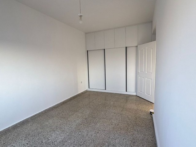 Gazimağusa Larnaka Yolu Satılık Eşyasız 3+1 Daire - Fotoğraf 3